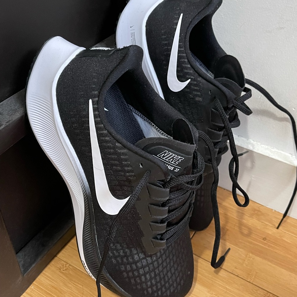 Nike running shoes- size 10 extra wide